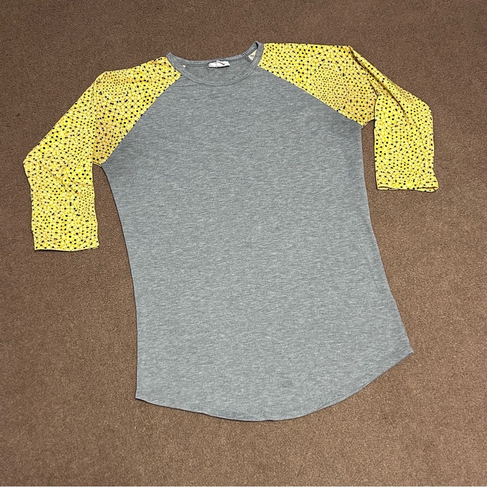 Lularoe Baseball Shirt Womens Size Small Gray w Yellow Print 3/4 Sleeves